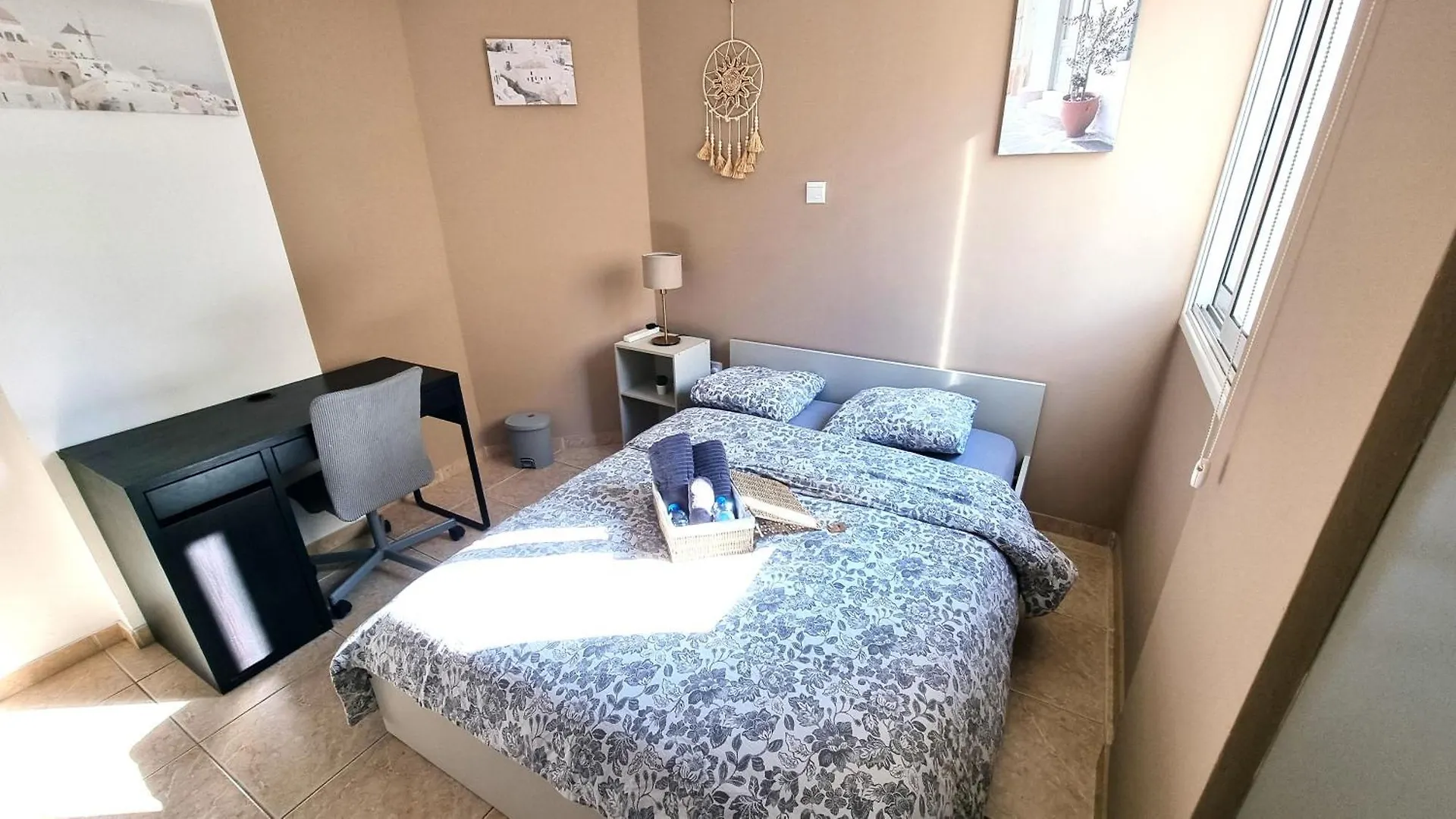 5 Min Walk To Beach, Perfect Seaside Escape 3Br Shared Apartment Larnaca Cyprus