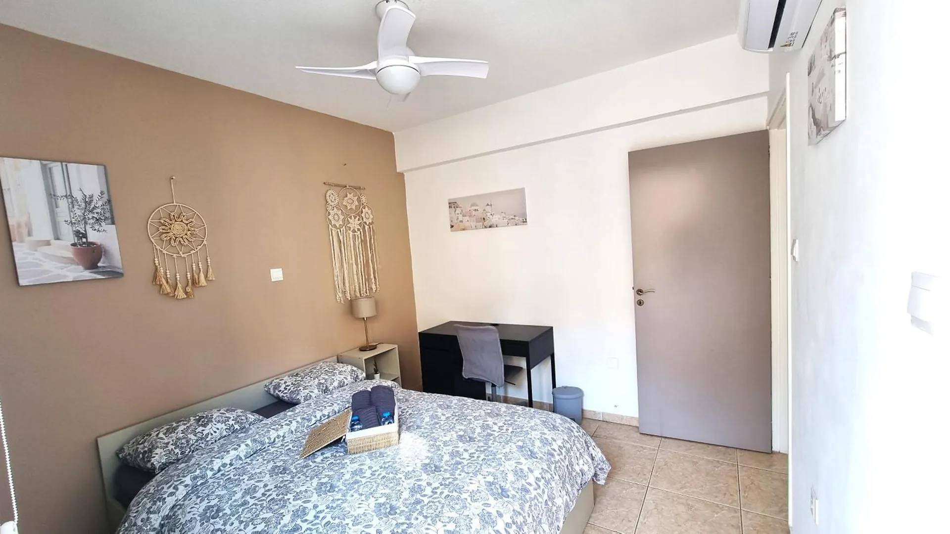 Homestay 5 Min Walk To Beach, Perfect Seaside Escape 3Br Shared Apartment Larnaca Cyprus