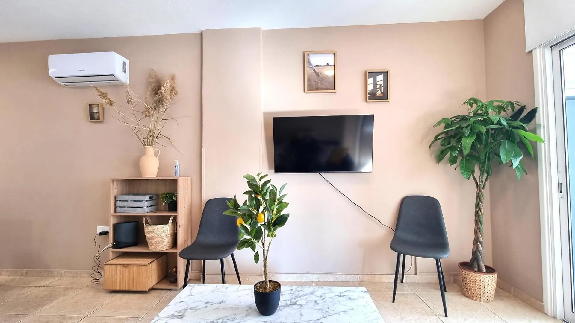 5 Min Walk To Beach, Perfect Seaside Escape 3Br Shared Apartment Larnaca 0*,  Cyprus